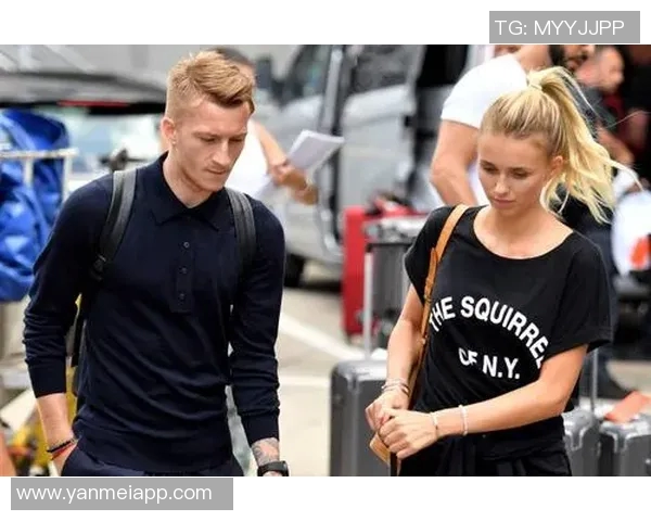 足球明星女友身材照大揭秘展现运动与魅力的完美结合